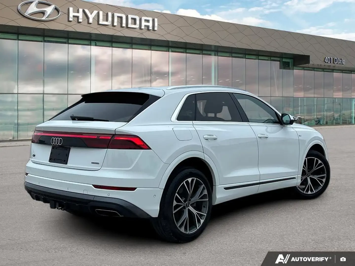 Audi Q8 55TFSI* MATRIX* S* LINE* ОБДУХВАНЕ* ДИСТРОНИК* 360, снимка 2 - Автомобили и джипове - 55787714