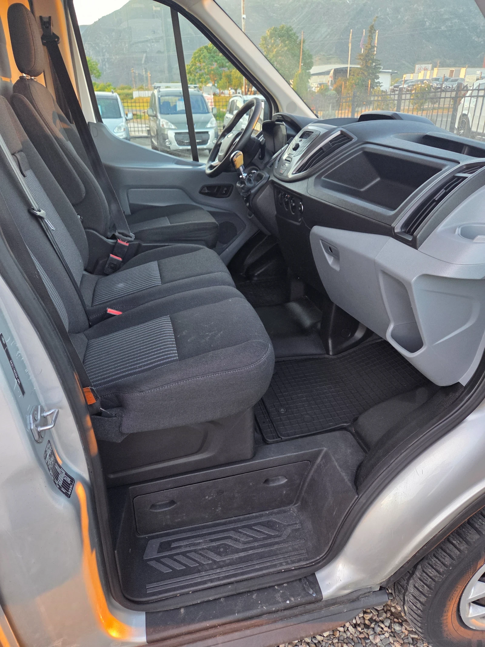 Ford Transit 2.2 tdci klimatik топ , снимка 11 - Бусове и автобуси - 54723188