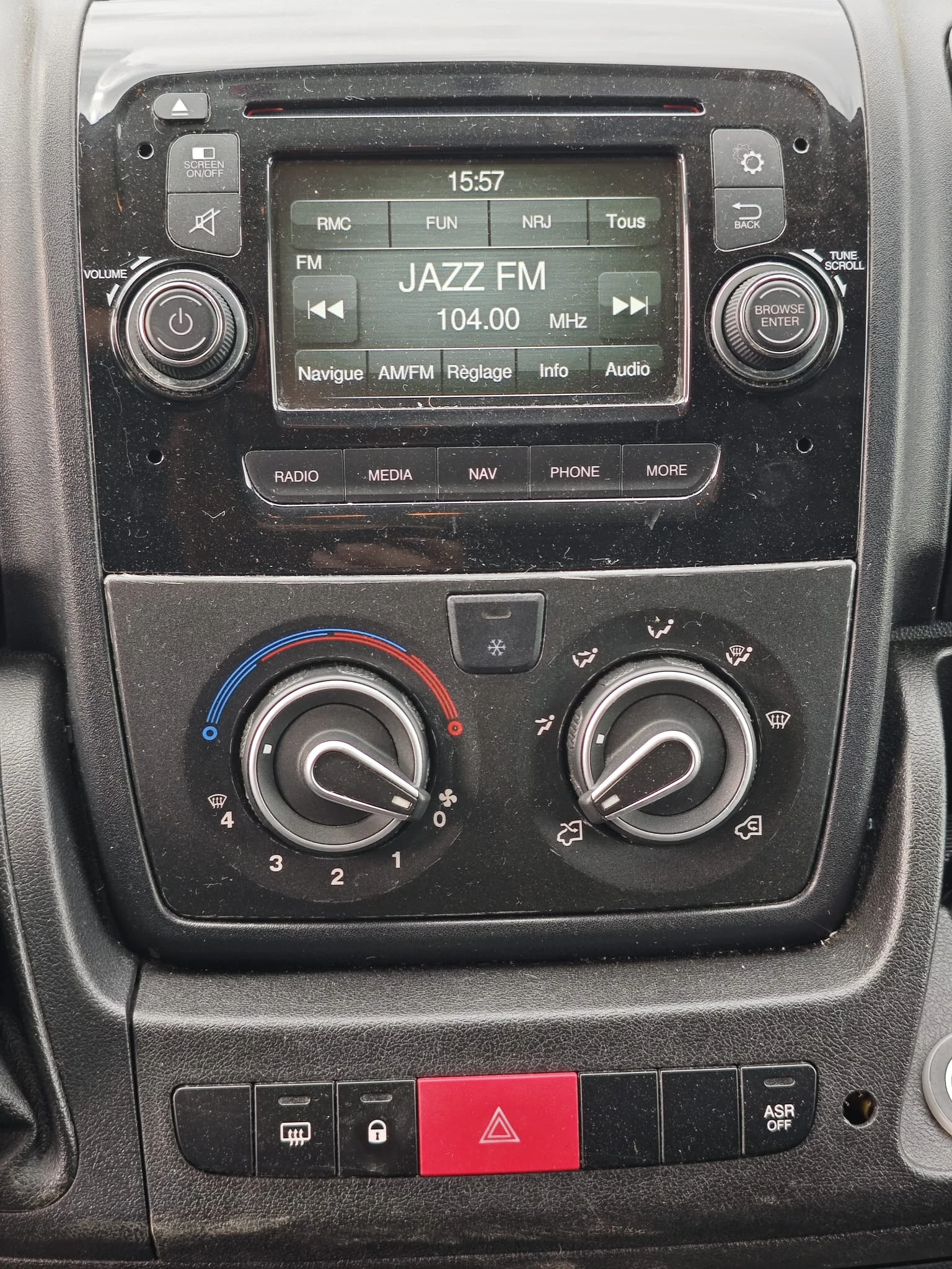 Peugeot Boxer 2.2HDI НОСИЛКА+ СТОЛ, снимка 8 - Бусове и автобуси - 56542485