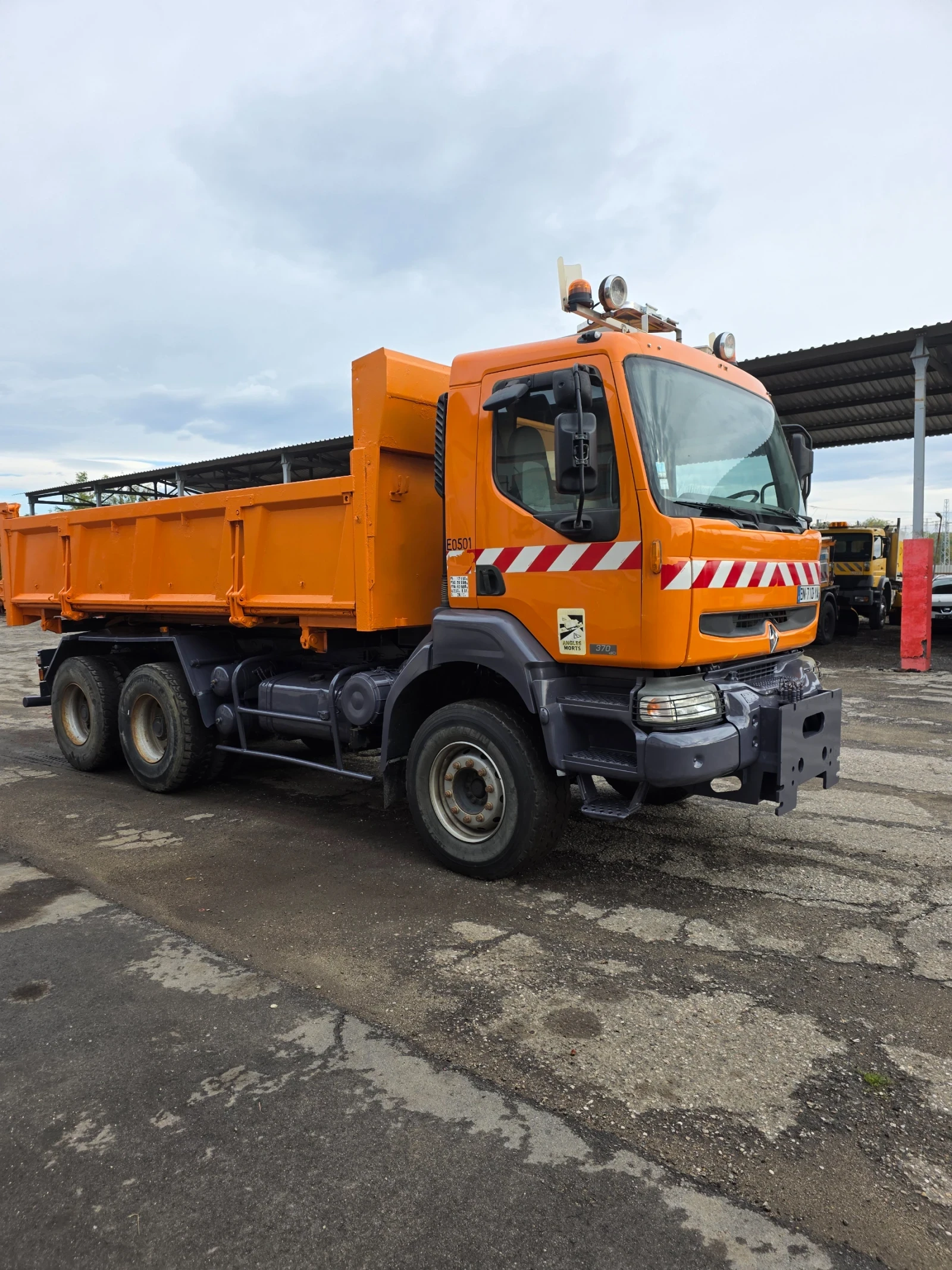 Renault Kerax Самосвал снегорин 6х4 370dci - изображение 8
