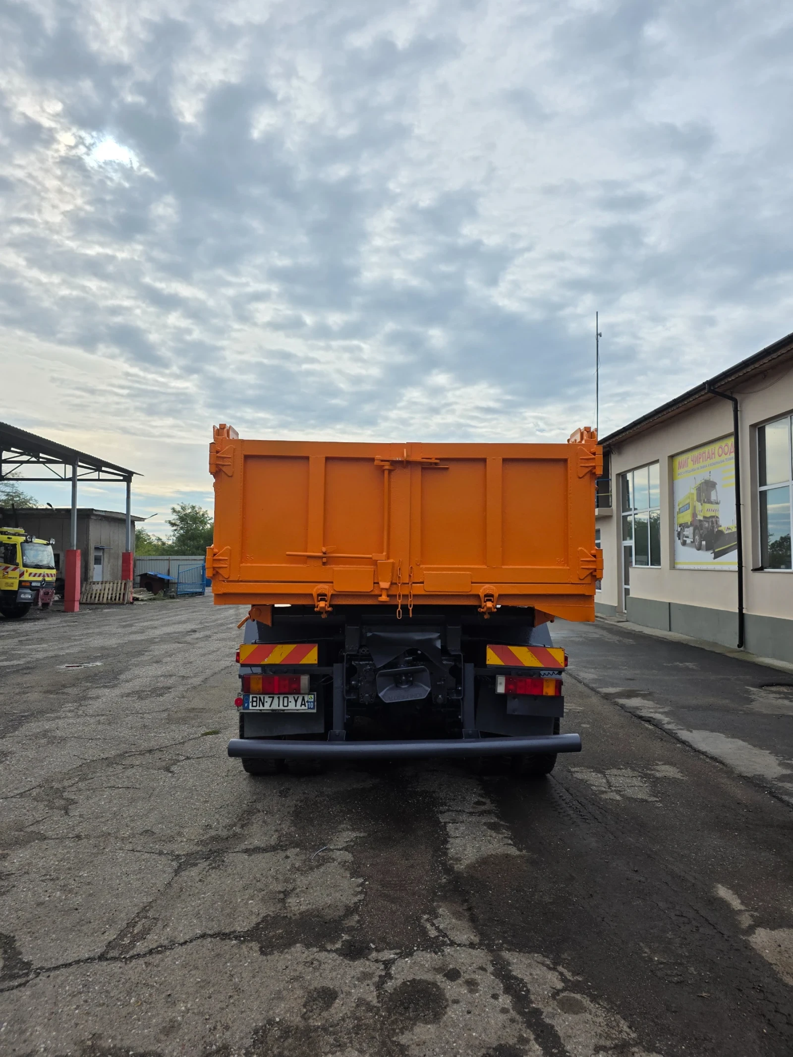 Renault Kerax Самосвал снегорин 6х4 370dci - изображение 5