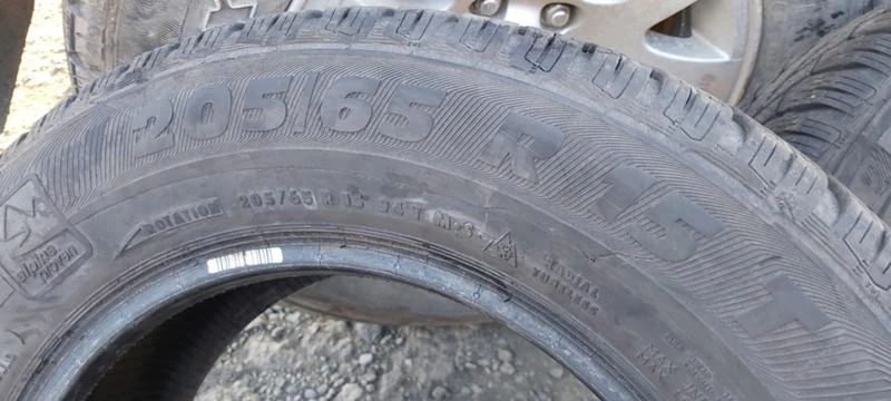 Гуми Зимни 205/65R15, снимка 6 - Гуми и джанти - 31141884