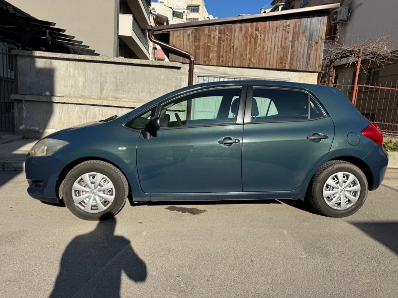 Toyota Auris 1.4i Хамелеон, снимка 2 - Автомобили и джипове - 48739188