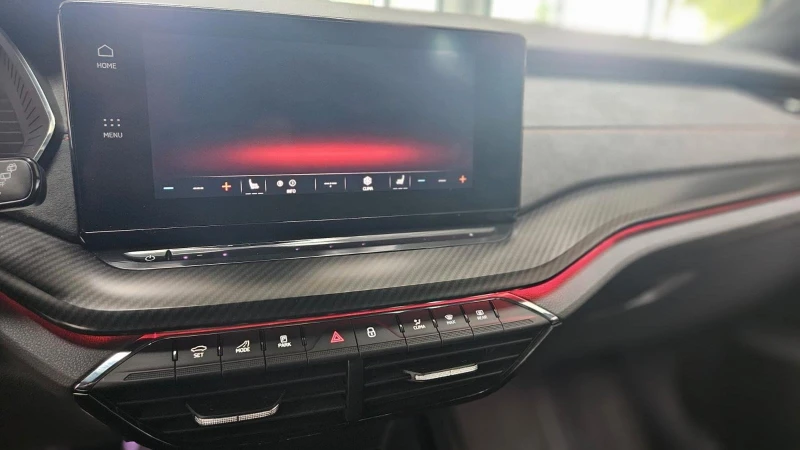 Skoda Octavia 2.0TDI* RS* CAM* LED* CARBON* , снимка 11 - Автомобили и джипове - 52490621