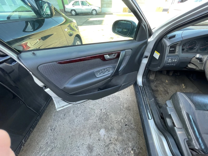 Volvo S60 2.4, снимка 12 - Автомобили и джипове - 53109224