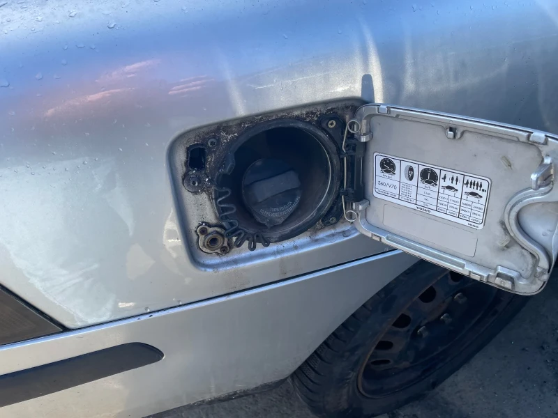 Volvo S60 2.4, снимка 8 - Автомобили и джипове - 53109224