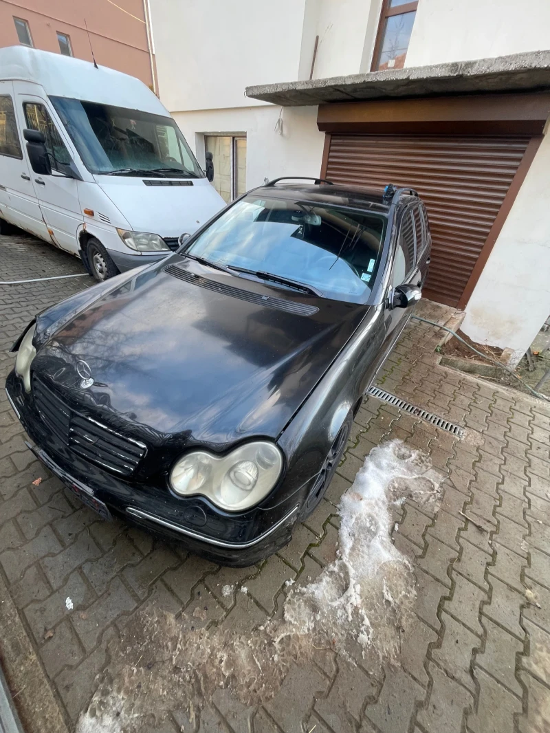 Mercedes-Benz C 220, снимка 4 - Автомобили и джипове - 53152408