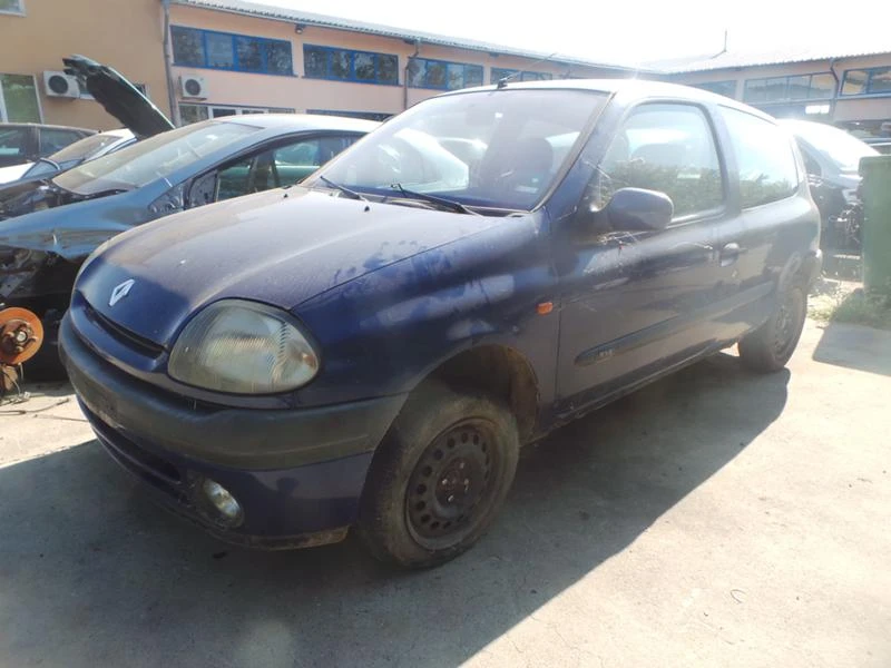 Renault Clio 1.6 8v, снимка 8 - Автомобили и джипове - 47850457