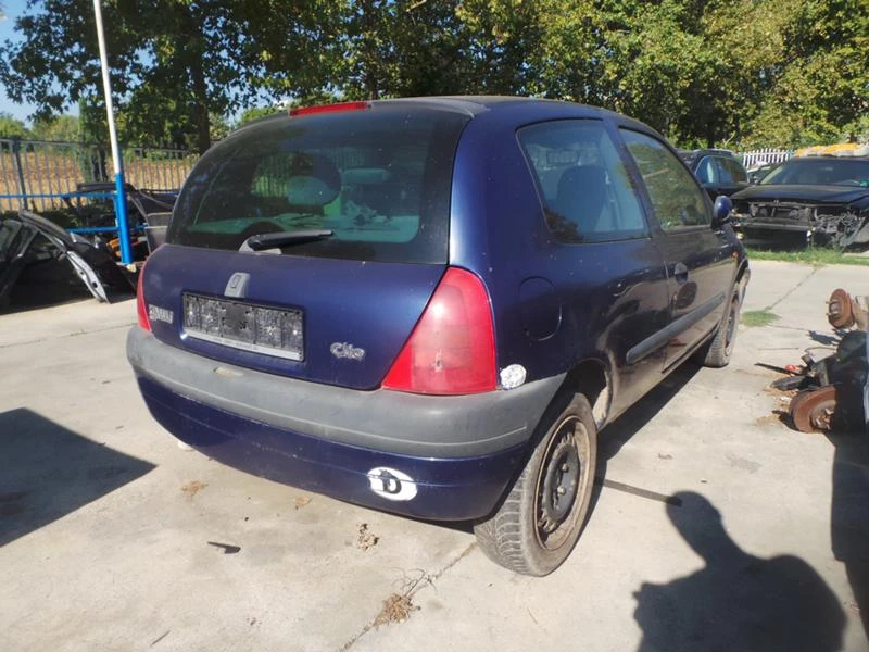 Renault Clio 1.6 8v, снимка 4 - Автомобили и джипове - 47850457