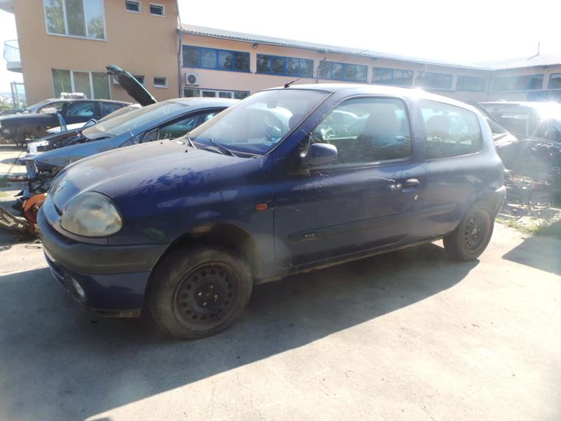 Renault Clio 1.6 8v, снимка 2 - Автомобили и джипове - 47850457