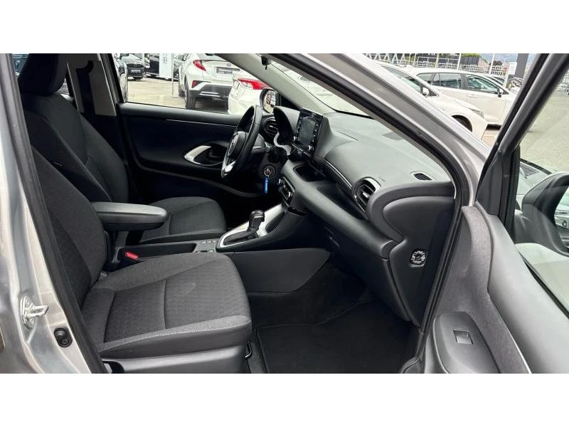 Toyota Yaris 1.5HSD ACTIVE, снимка 6 - Автомобили и джипове - 56497261