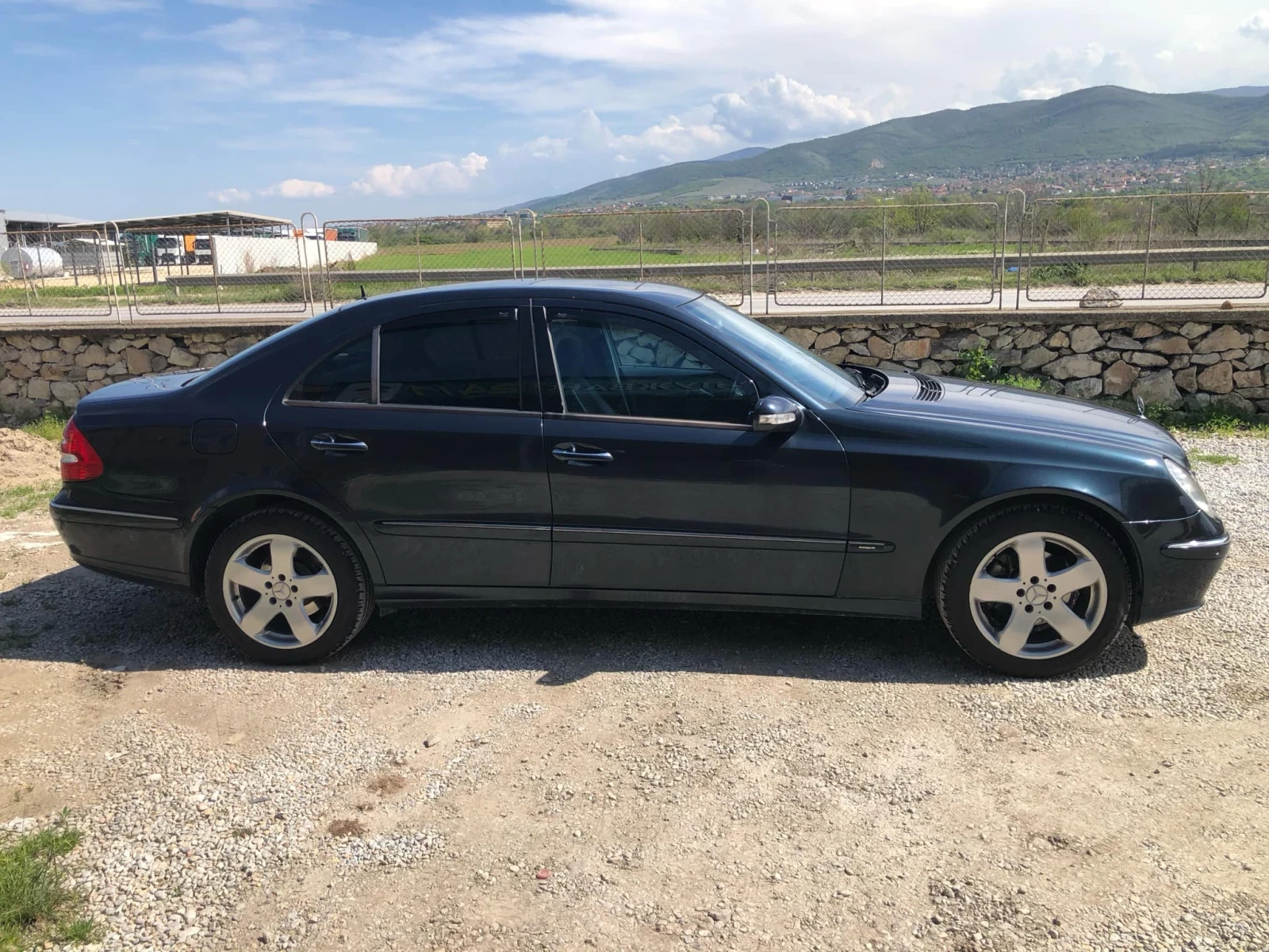 Mercedes-Benz E 270  - изображение 3