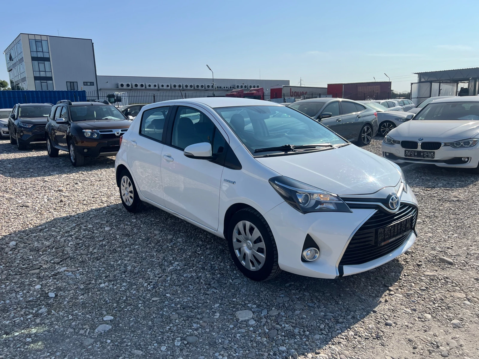 Toyota Yaris 1.5 HYBRID(КАТО НОВА) - изображение 3