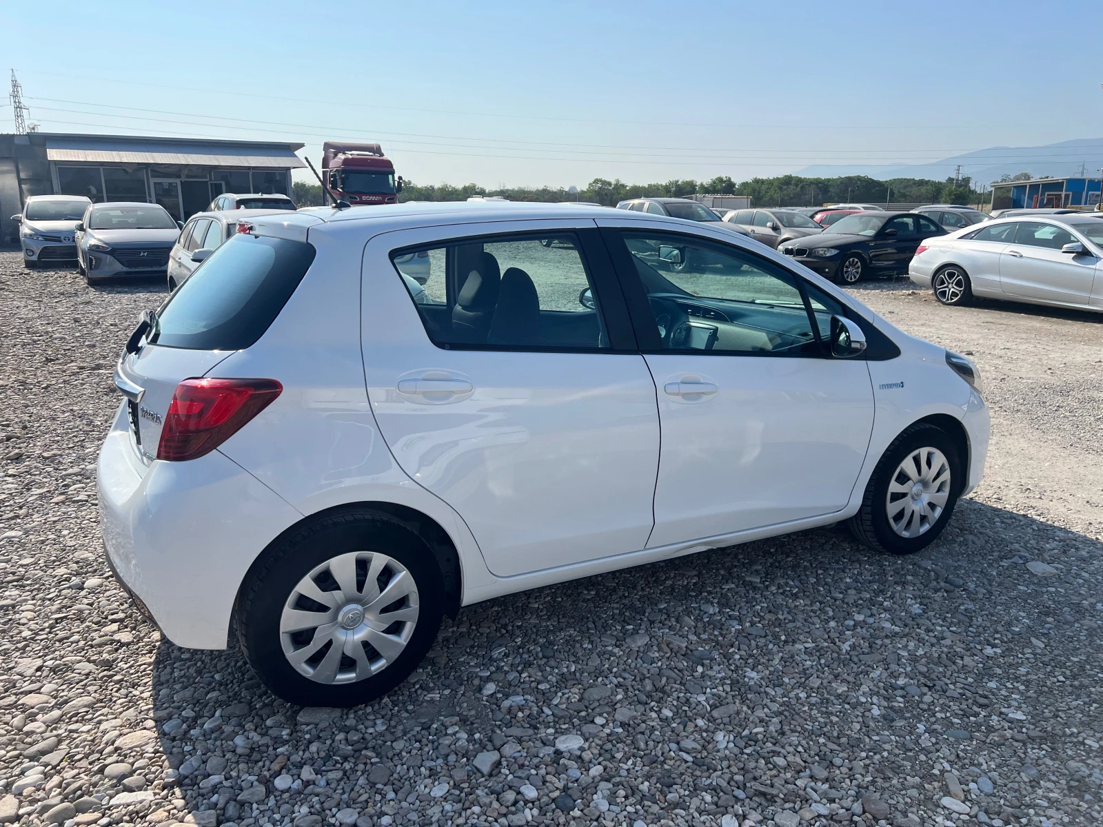 Toyota Yaris 1.5 HYBRID(КАТО НОВА) - изображение 4