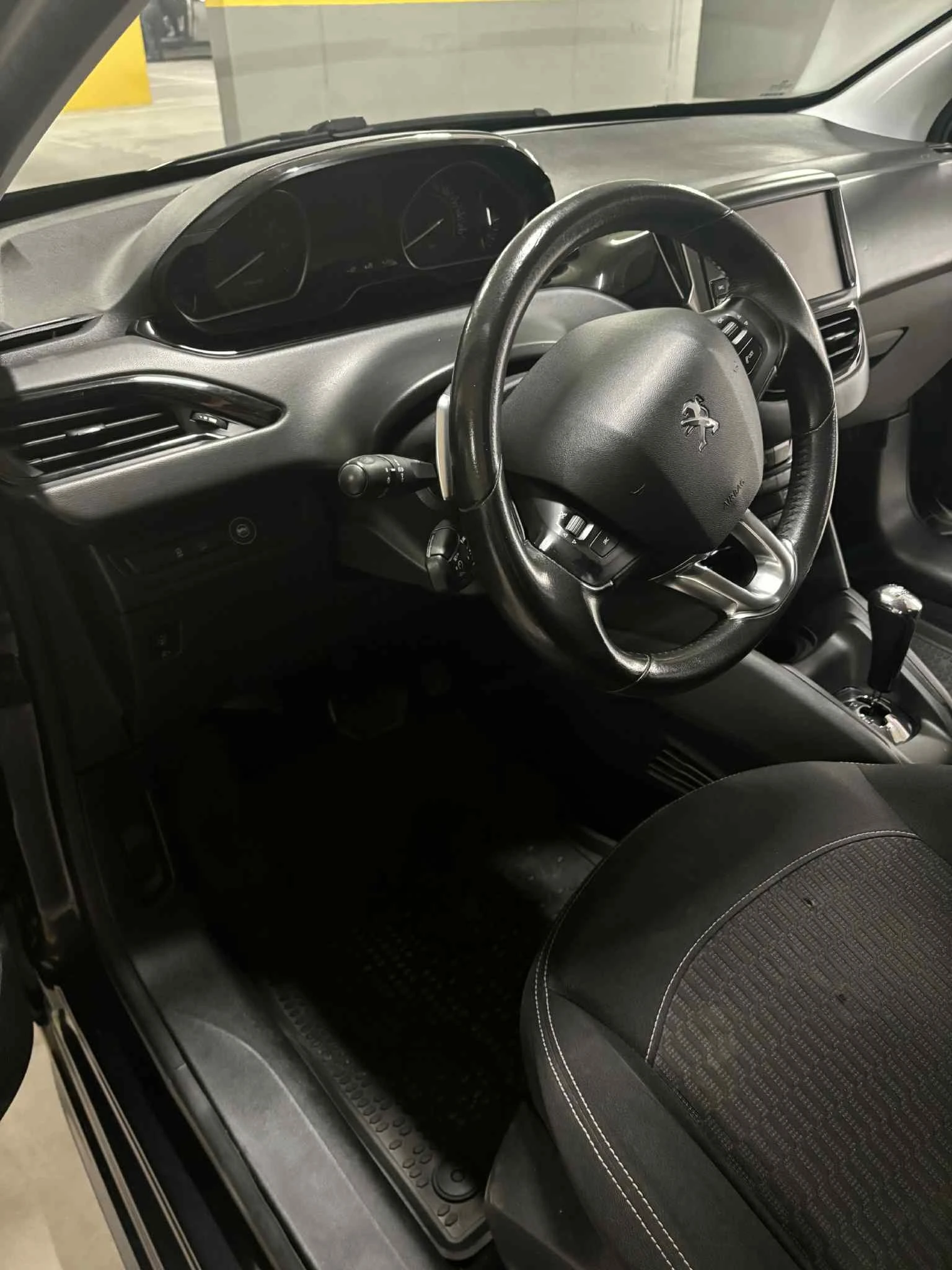 Peugeot 208  - изображение 7