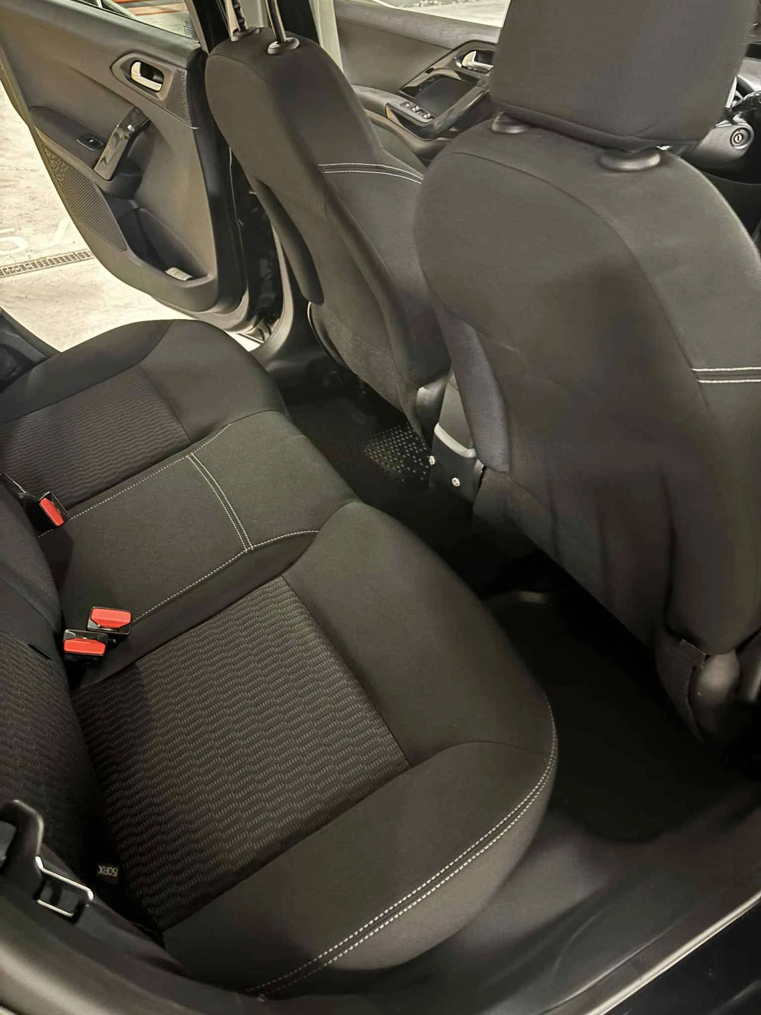 Peugeot 208  - изображение 10