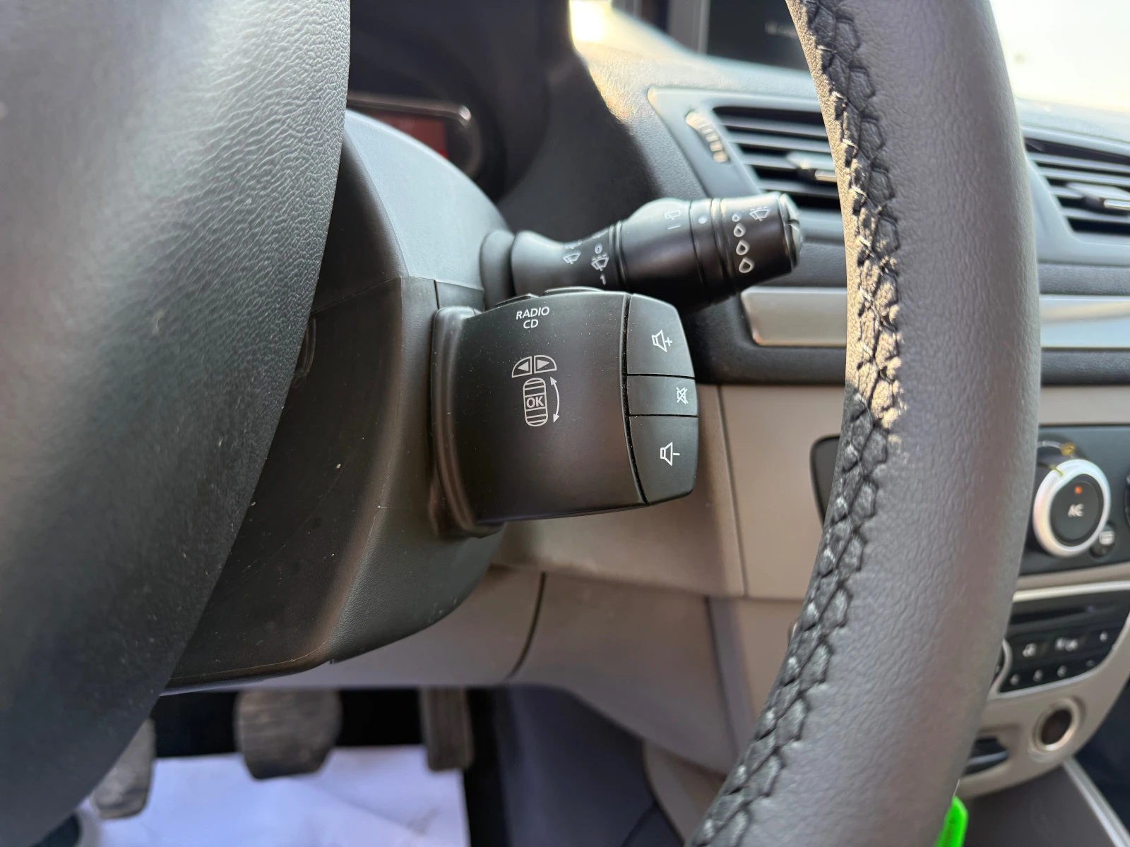 Renault Megane 1.6 Бензин/Газ Euro 5A, снимка 12 - Автомобили и джипове - 53893967