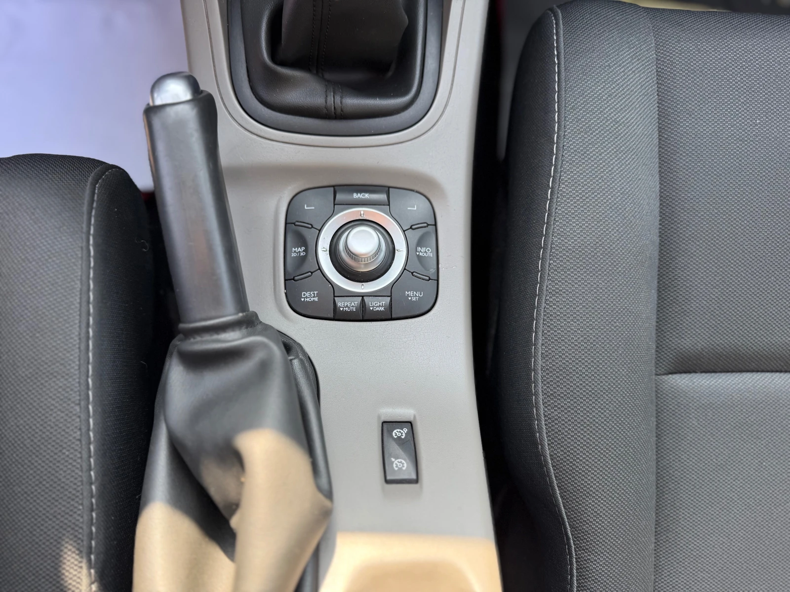 Renault Megane 1.6 Бензин/Газ Euro 5A, снимка 7 - Автомобили и джипове - 53893967