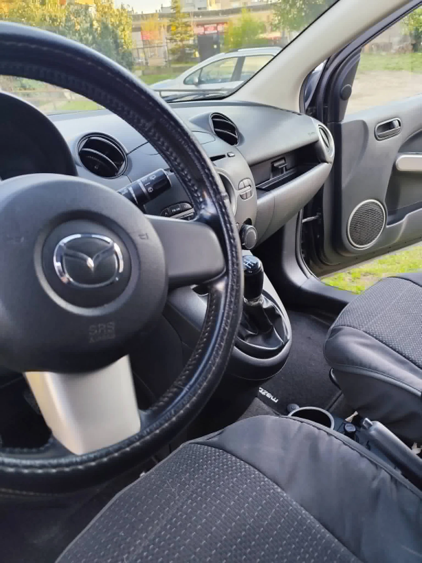 Mazda 2 1.4, снимка 10 - Автомобили и джипове - 54722670