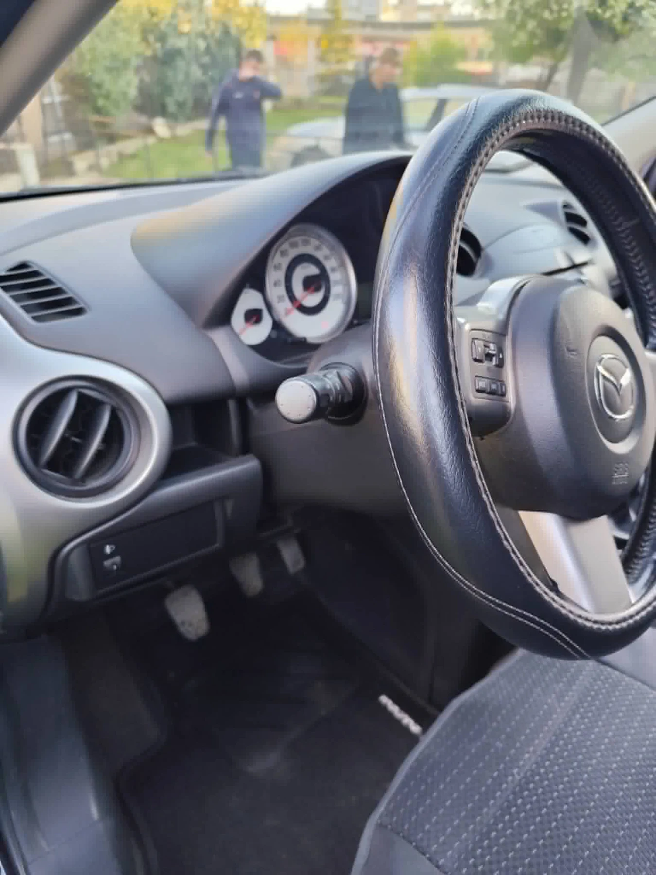 Mazda 2 1.4, снимка 11 - Автомобили и джипове - 54722670