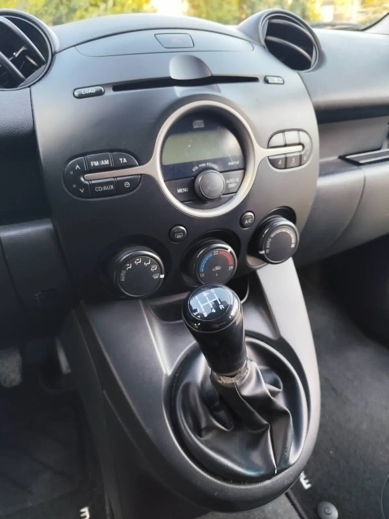 Mazda 2 1.4, снимка 9 - Автомобили и джипове - 54722670