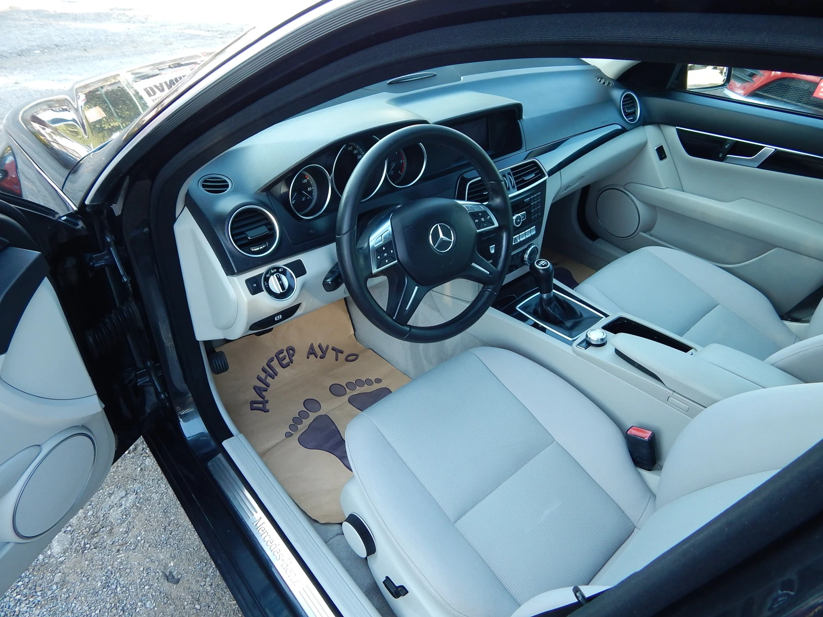 Mercedes-Benz C 220 2.2CDI, снимка 9 - Автомобили и джипове - 55478811