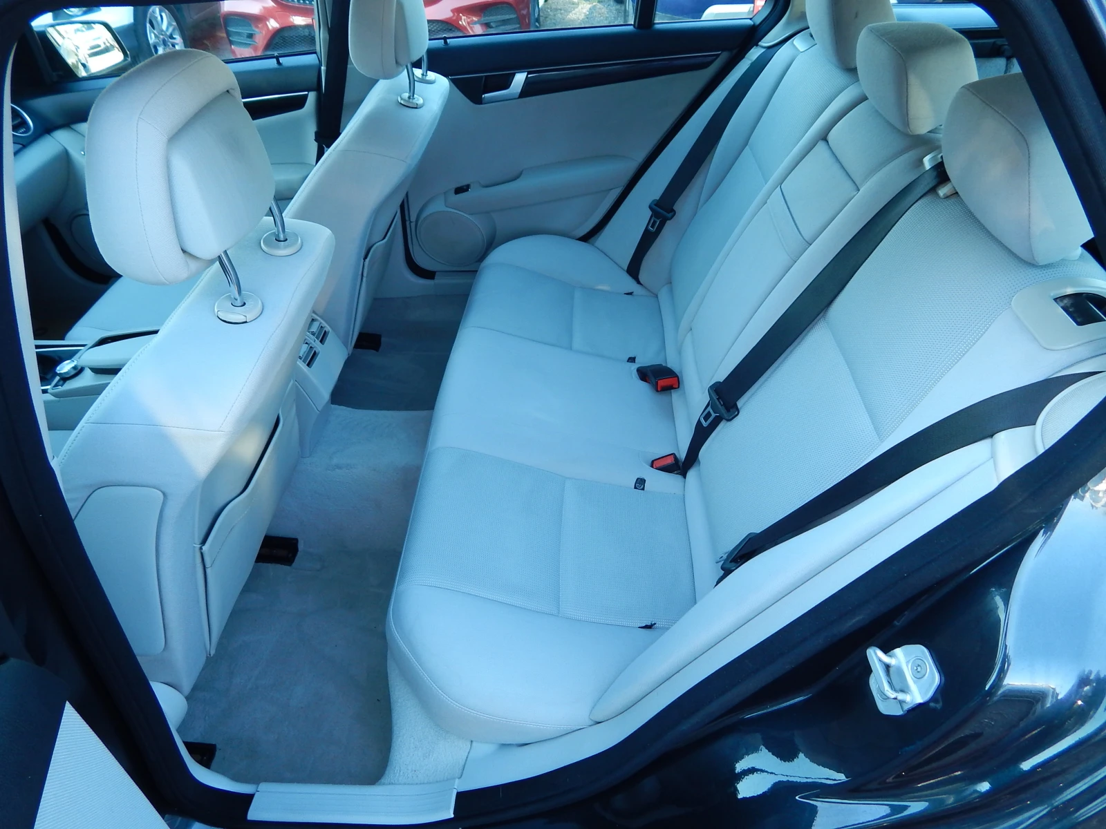 Mercedes-Benz C 220 2.2CDI, снимка 15 - Автомобили и джипове - 55478811