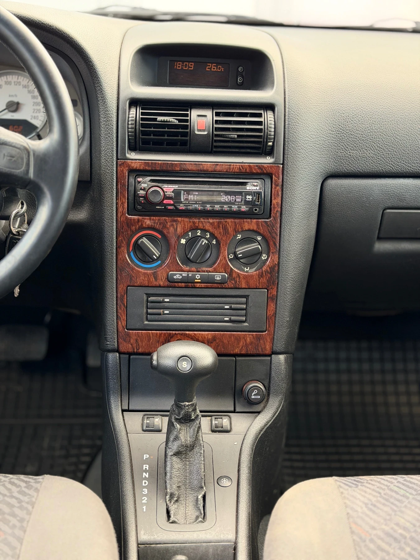 Opel Astra 1.6i~101hp~LPG~АВТОМАТ, снимка 12 - Автомобили и джипове - 55829809