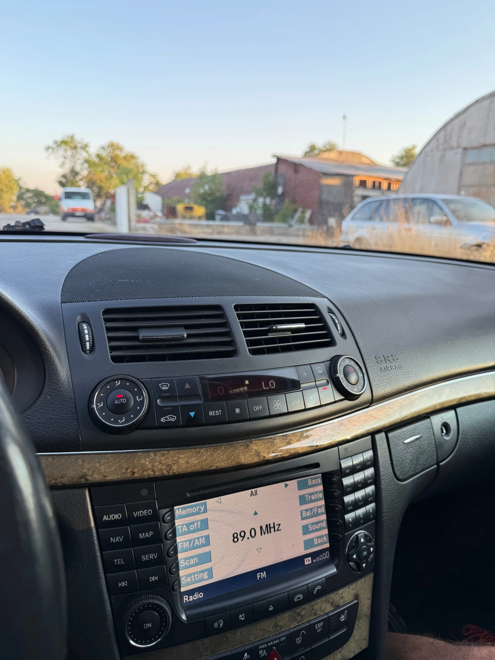 Mercedes-Benz E 500, снимка 5 - Автомобили и джипове - 56216067
