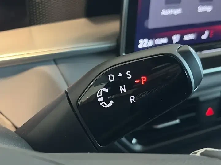 VW Tiguan Comfortline/4MOTION/ПОДГРЕВИ/CARFAX, снимка 15 - Автомобили и джипове - 55173279