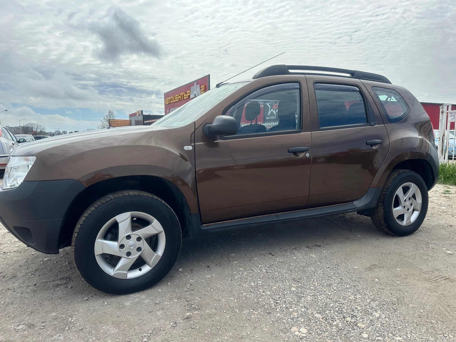Dacia Duster 1.6 Б/Газ - изображение 3