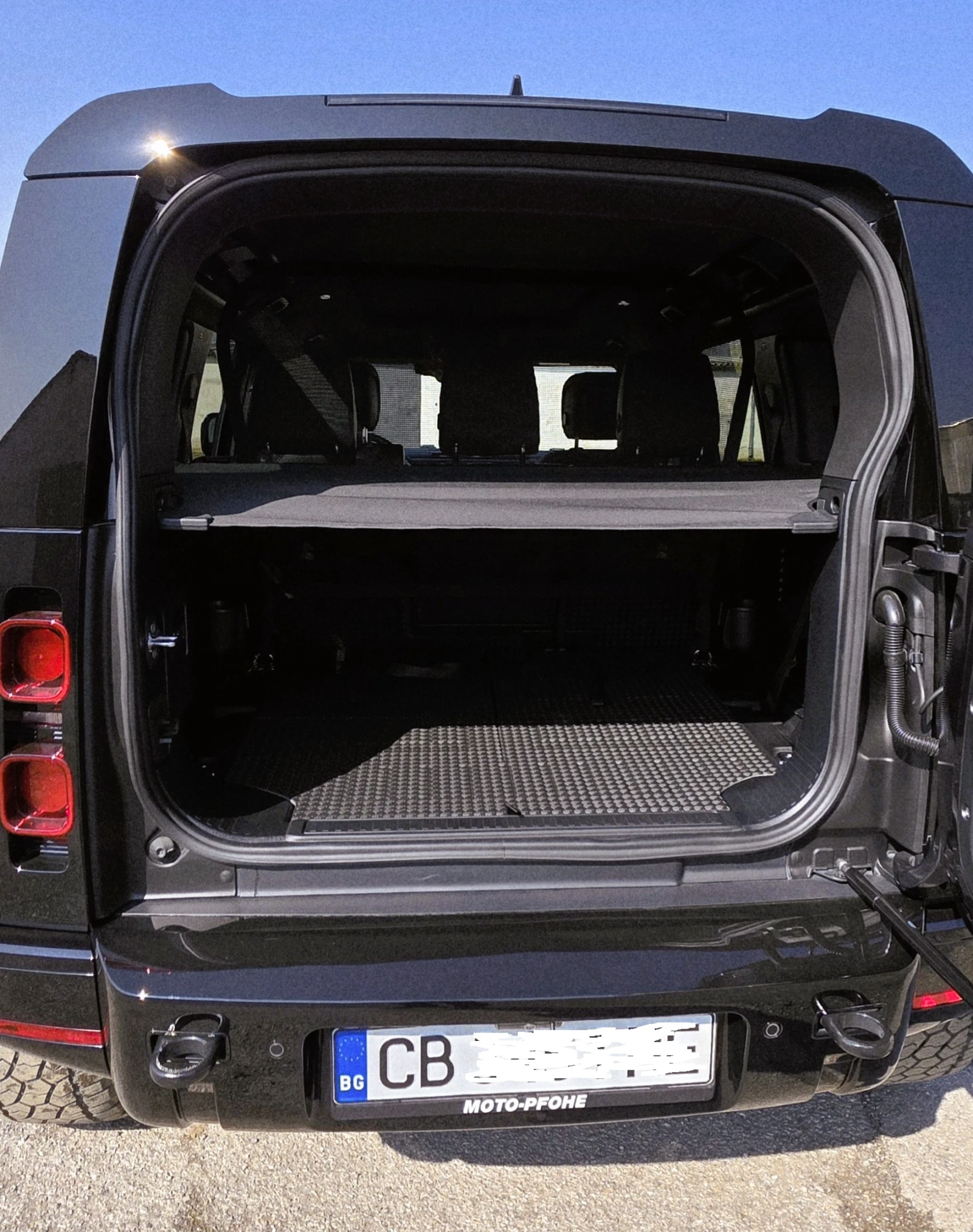 Land Rover Defender X-DYNAMIC HSE 3.0D, снимка 11 - Автомобили и джипове - 53738280