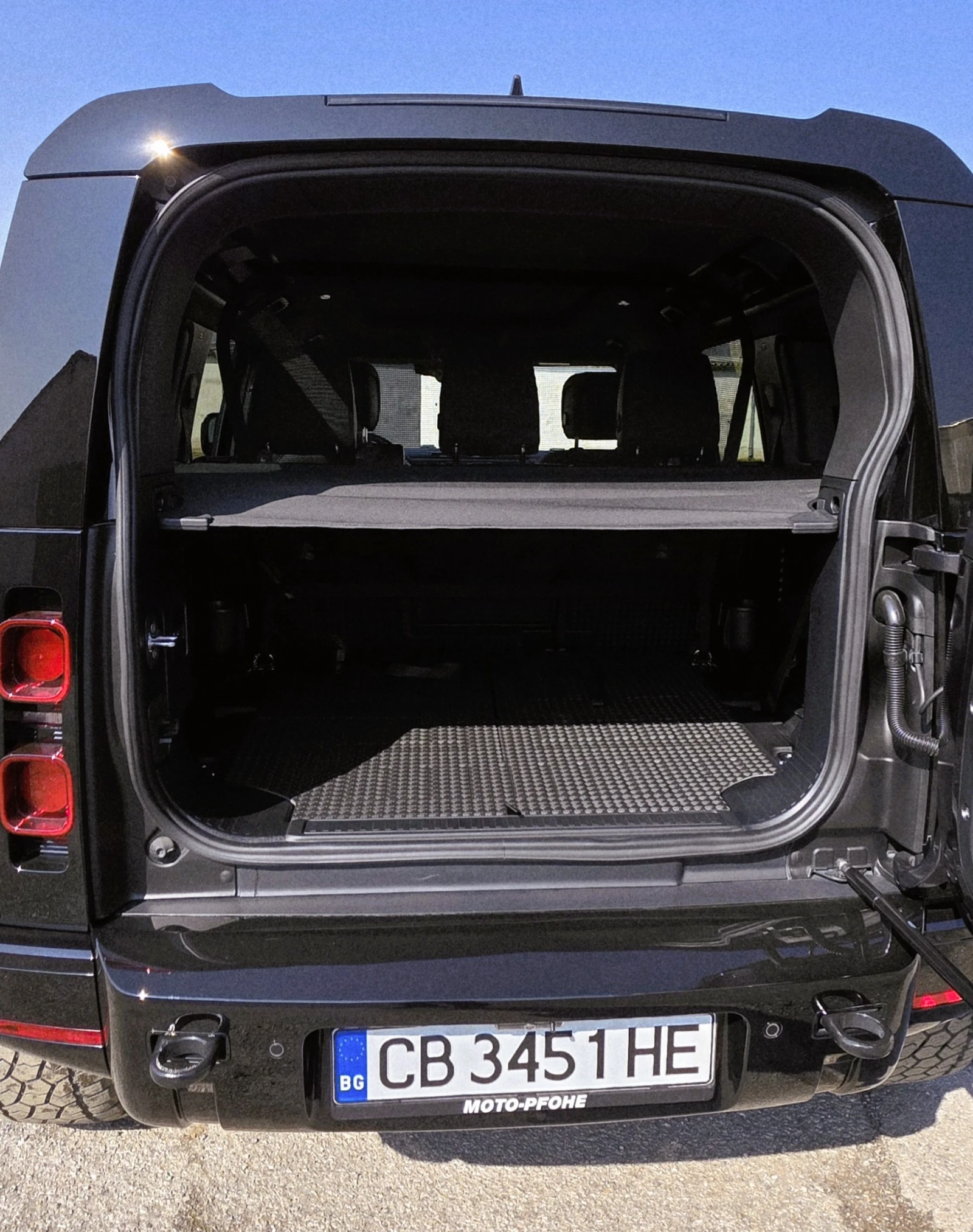 Land Rover Defender X-DYNAMIC HSE 3.0D, снимка 5 - Автомобили и джипове - 53738280