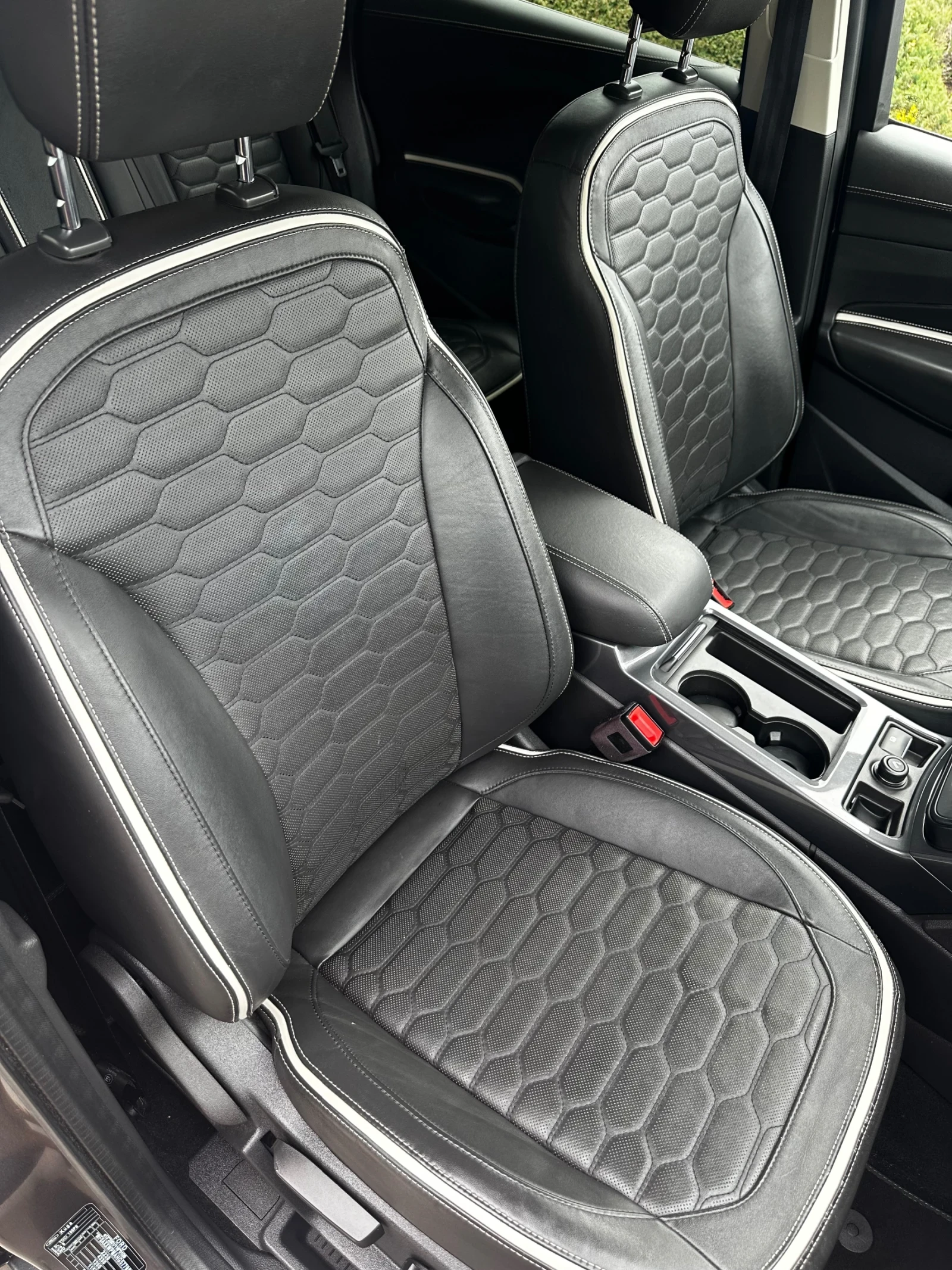 Ford Kuga 2.0 VIGNALE  4x4  KEYLESS , снимка 15 - Автомобили и джипове - 54358869