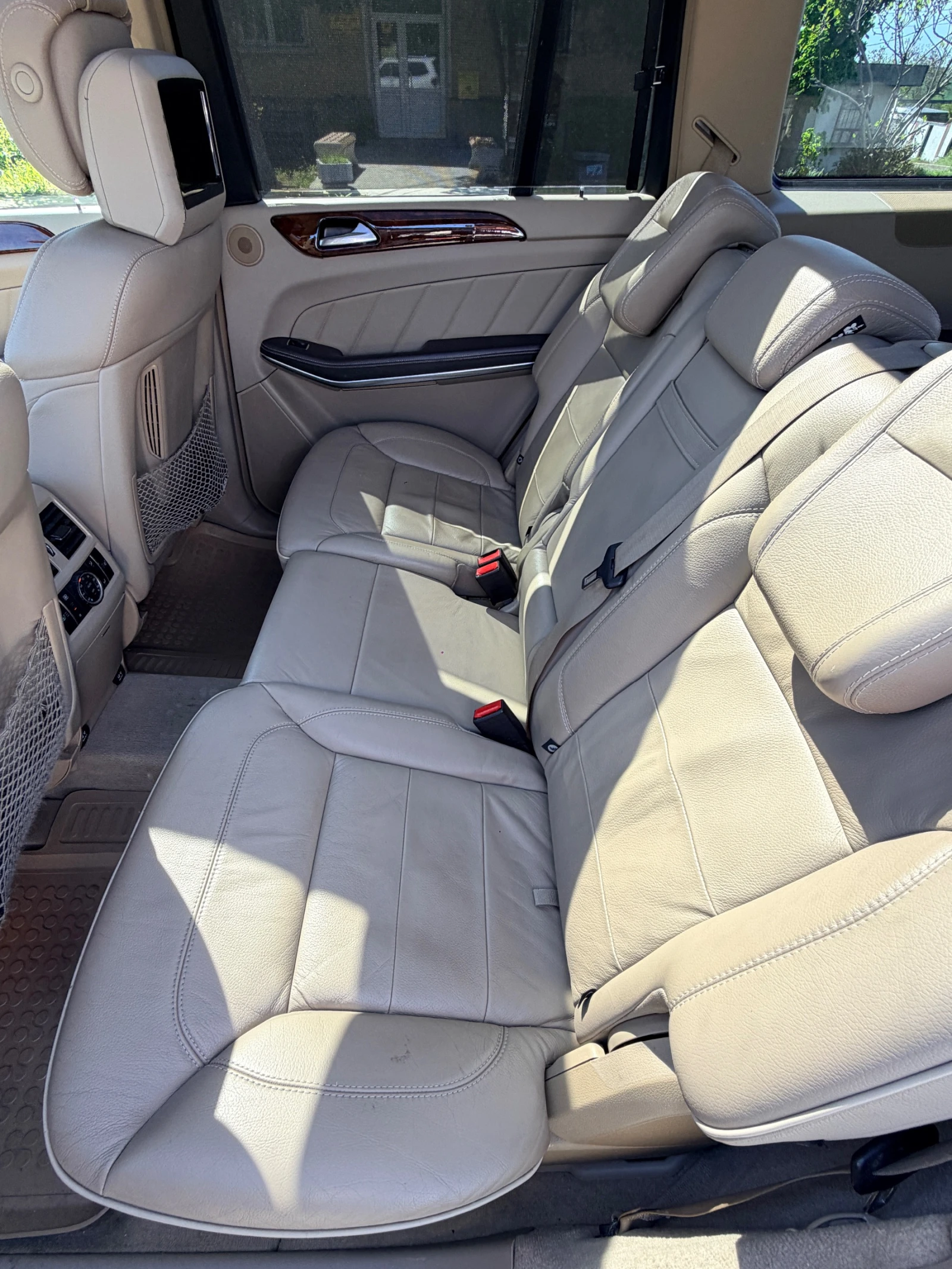 Mercedes-Benz GL 550 AMG PACK | HARMAN KARDON | FULL | 7 МЕСТА , снимка 12 - Автомобили и джипове - 54394784