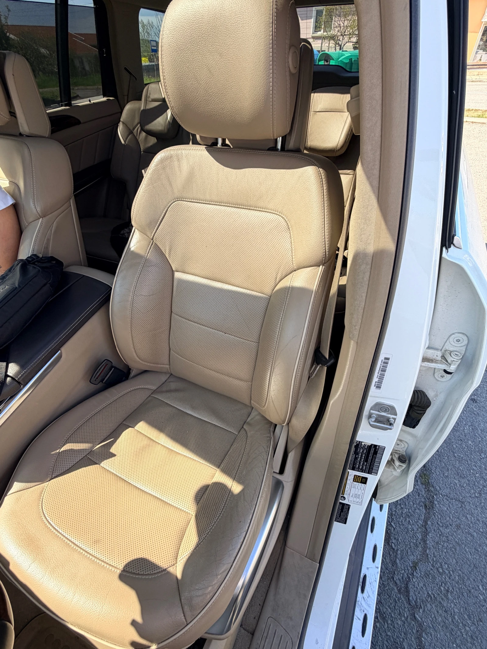 Mercedes-Benz GL 550 AMG PACK | HARMAN KARDON | FULL | 7 МЕСТА , снимка 6 - Автомобили и джипове - 54394784