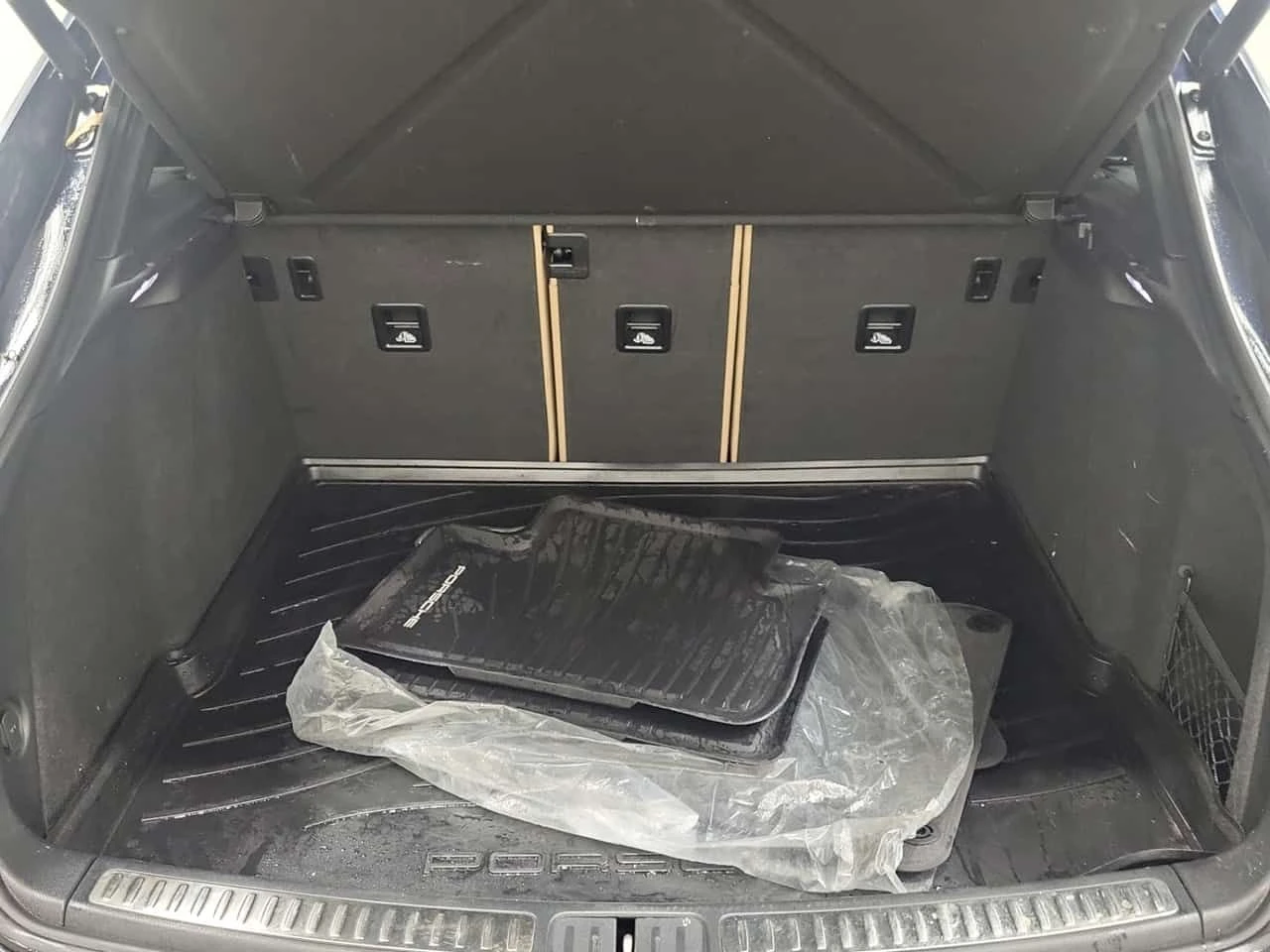 Porsche Macan * AWD * Един собственик * Без инциденти * CARFAX *, снимка 14 - Автомобили и джипове - 54952836
