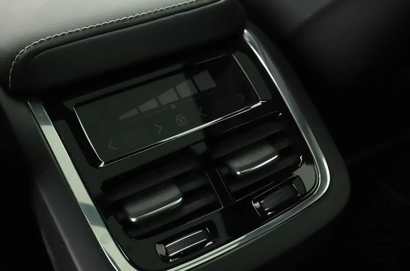 Volvo XC60 B4 AWD R-Design| HUD| PANORAMA| 4x4| LED| 52000��| | Mobile.bg � ����������� 16