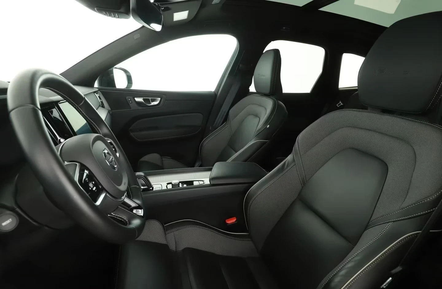 Volvo XC60 B4 AWD R-Design| HUD| PANORAMA| 4x4| LED| 52000��| | Mobile.bg � ����������� 5