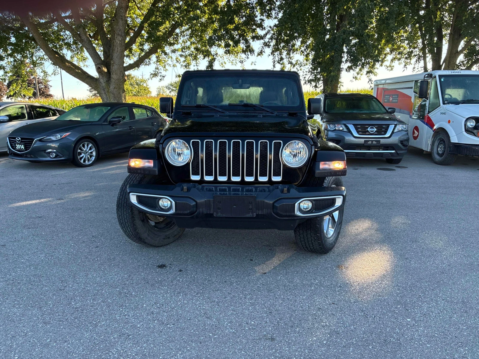 Jeep Wrangler Sahara* CARFAX* АВТОКРЕДИТ БЕЗ ПЪРВОНАЧАЛНА ВНОСКА, снимка 6 - Автомобили и джипове - 56084351