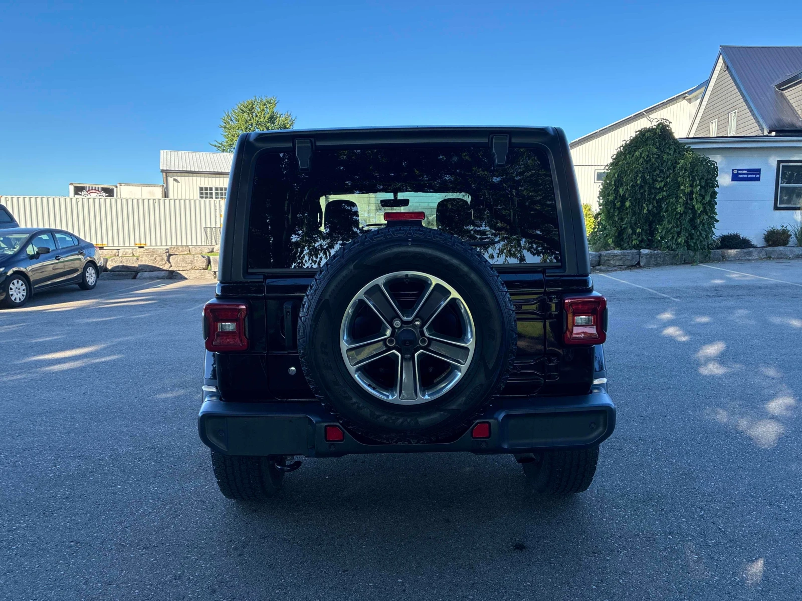 Jeep Wrangler Sahara* CARFAX* АВТОКРЕДИТ БЕЗ ПЪРВОНАЧАЛНА ВНОСКА, снимка 4 - Автомобили и джипове - 56084351