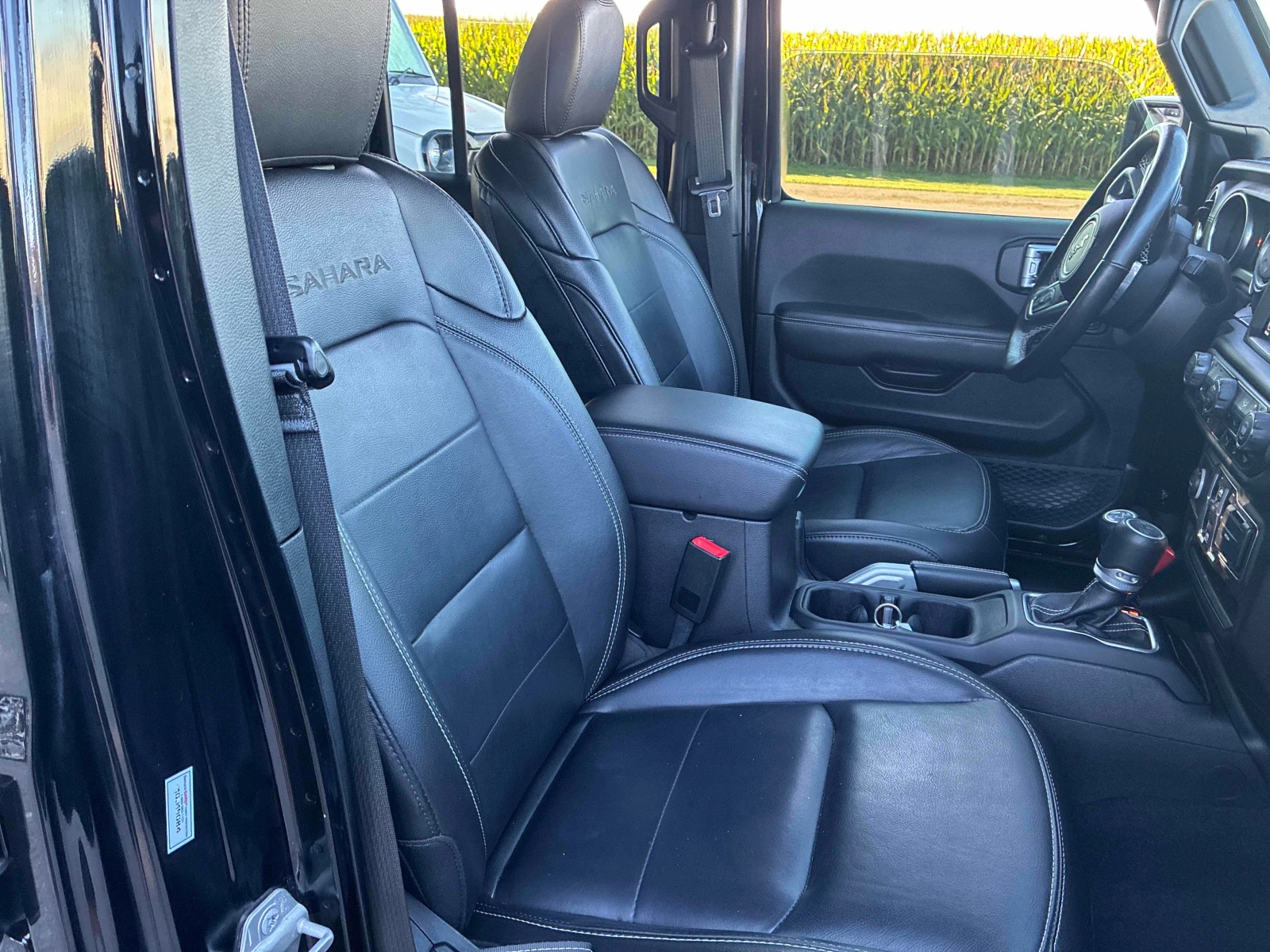 Jeep Wrangler Sahara* CARFAX* АВТОКРЕДИТ БЕЗ ПЪРВОНАЧАЛНА ВНОСКА, снимка 17 - Автомобили и джипове - 56084351