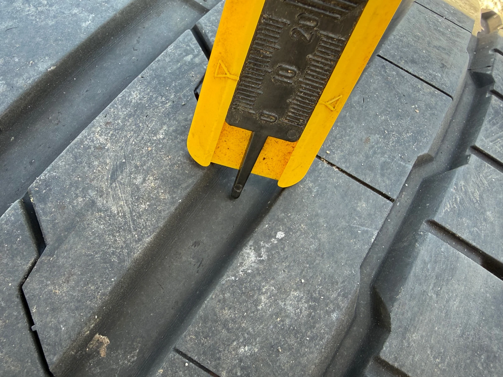 Гуми Летни 285/40R19, снимка 3 - Гуми и джанти - 53767730