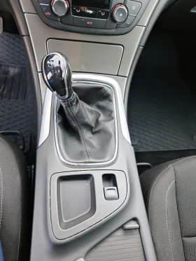 Opel Insignia 2.0 CDTI Sports tourer 4x4, снимка 10