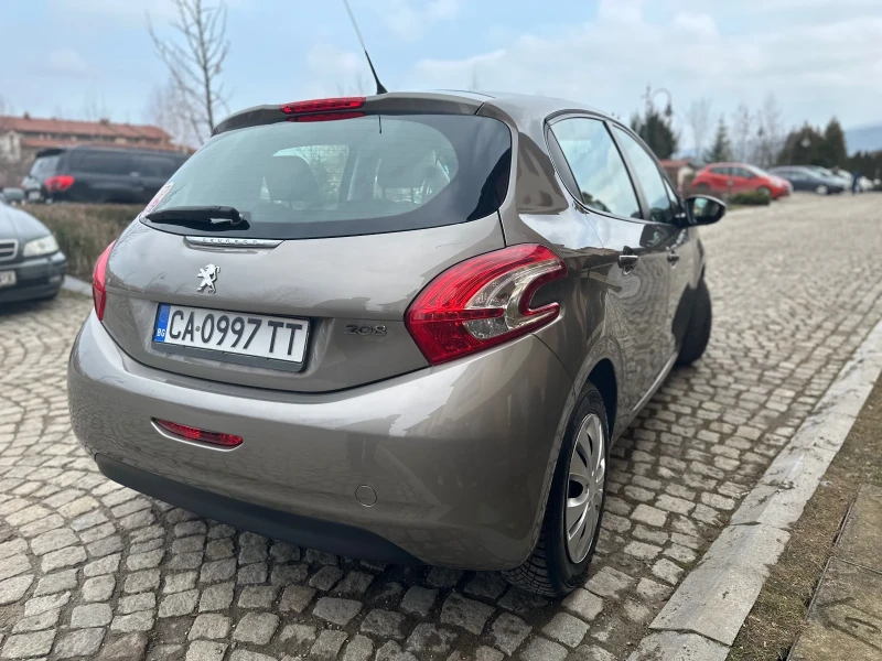 Peugeot 208 1.4 Обслужен. Каско, снимка 6 - Автомобили и джипове - 49312962