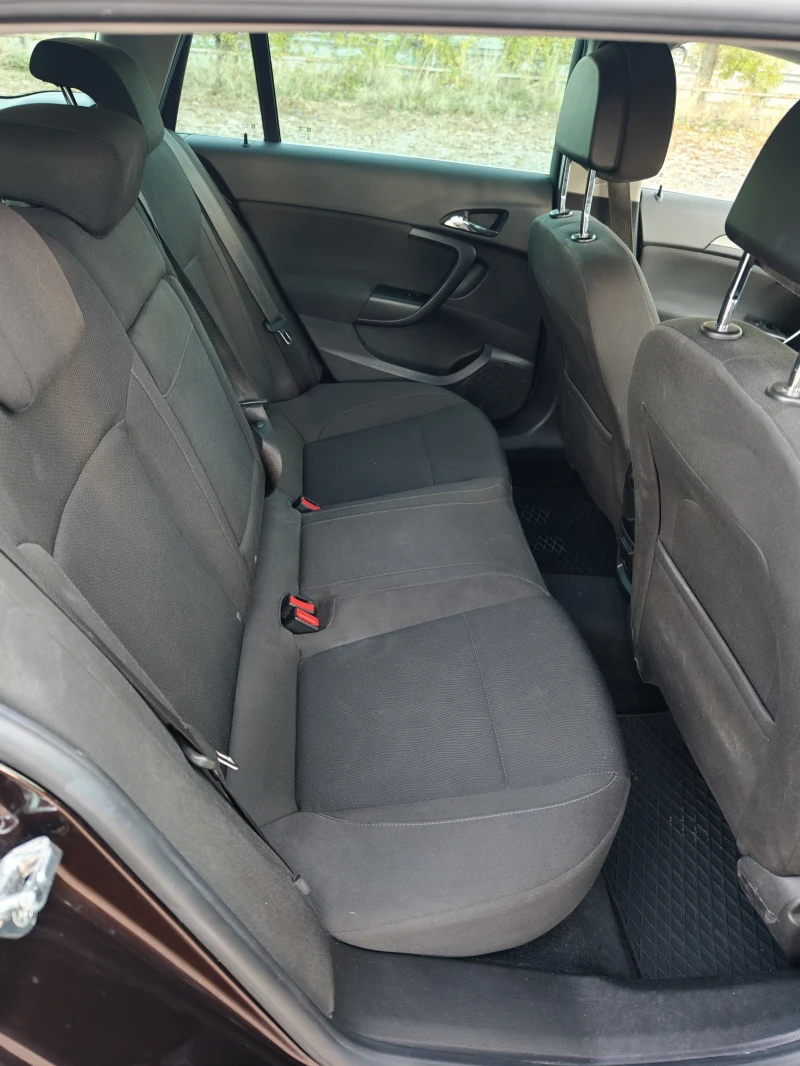 Opel Insignia 2.0 CDTI Sports tourer 4x4, снимка 6 - Автомобили и джипове - 52432037