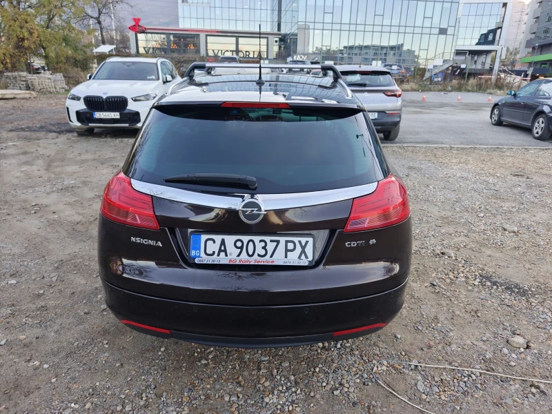 Opel Insignia 2.0 CDTI Sports tourer 4x4, снимка 4 - Автомобили и джипове - 52432037