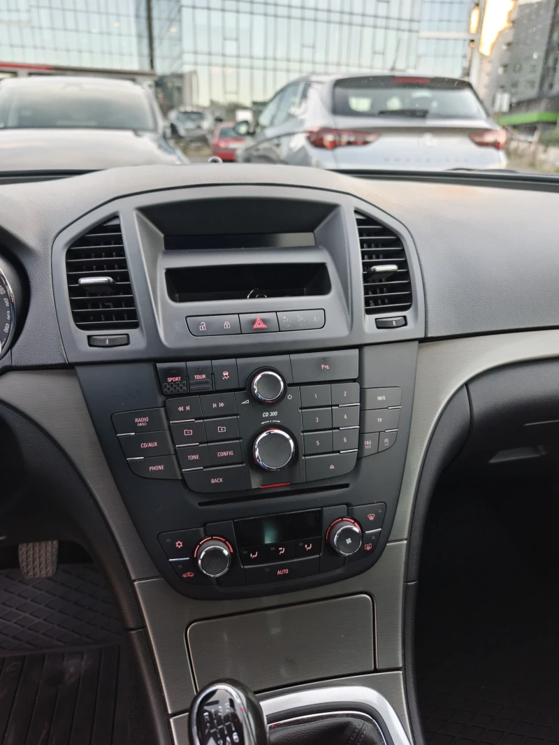 Opel Insignia 2.0 CDTI Sports tourer 4x4, снимка 9 - Автомобили и джипове - 52432037