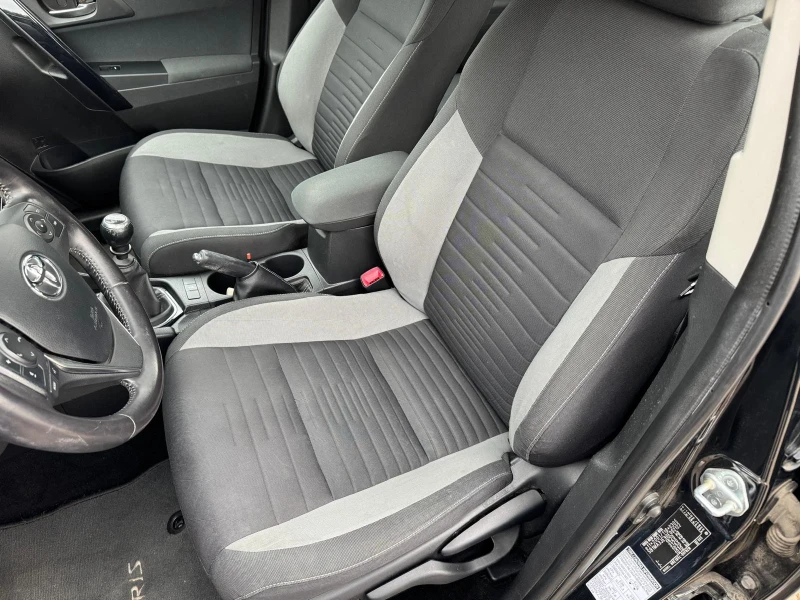 Toyota Auris 1.2 Facelift, снимка 10 - Автомобили и джипове - 52618385