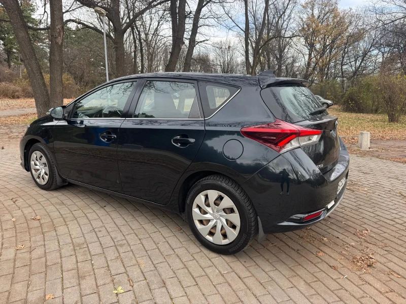 Toyota Auris 1.2 Facelift, снимка 3 - Автомобили и джипове - 52618385
